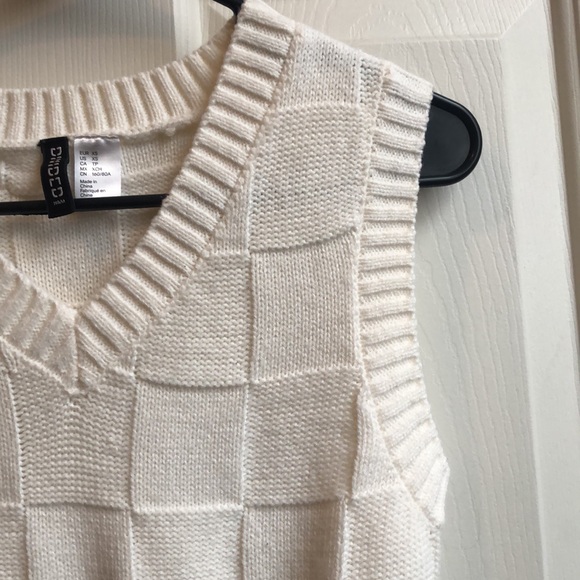 H&M White Sweater Vest - Picture 3 of 4